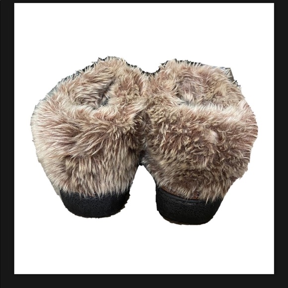 Isotoner Bootie Slippers - Picture 4 of 5